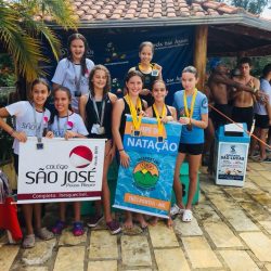 Atletas de natação do clube trespontano TOC na Copa MG 2018