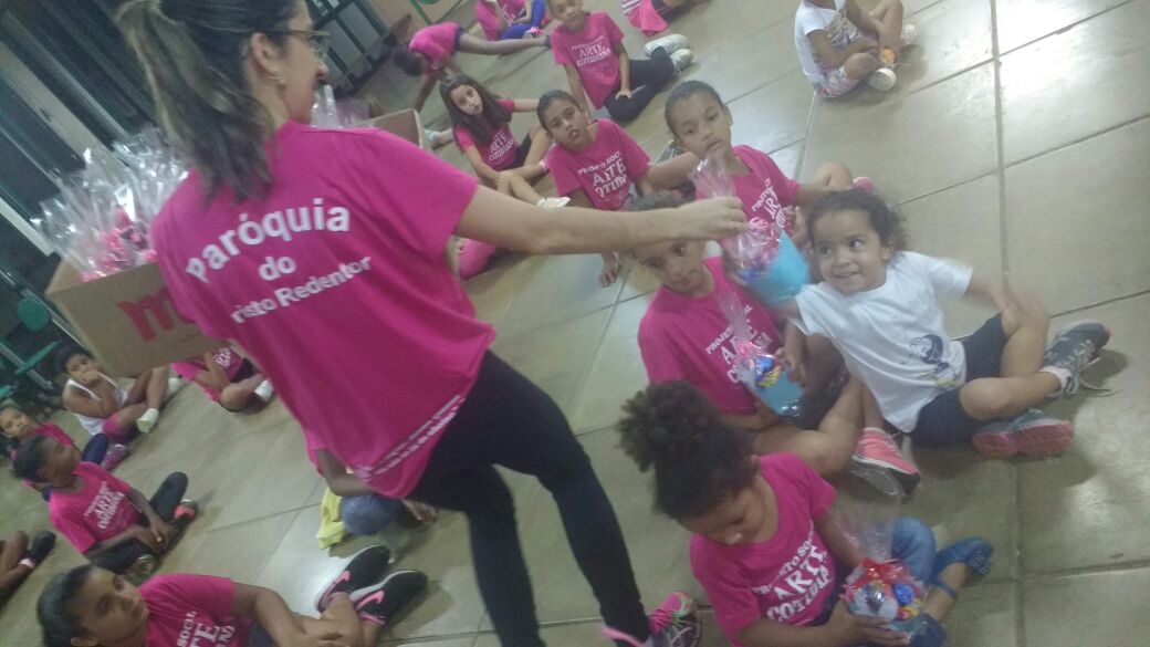 Entrega lembrança páscoa projeto arte cotidiana