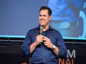 Palestra motivacional Claudio Luvizzotti Três Pontas JPG