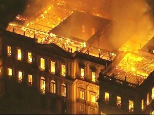 Museu Nacional em chamas