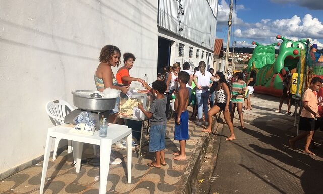 Centro Espírita Casa do Caminho conclui com êxito o 1º Natal na Rua, beneficiando 200 trespontanos com tarde recreativa e entrega de cestas básicas 